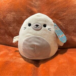 SQUISHMALLOWS Lucille the Seal 8in